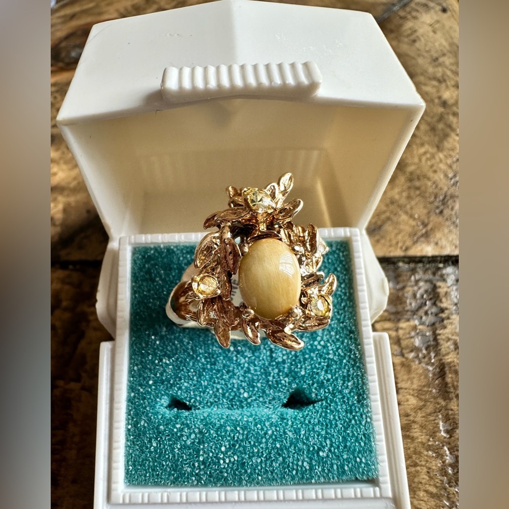 Mystical Forest Ring of Cats Eye and Crystals vintage 1970s-1980s